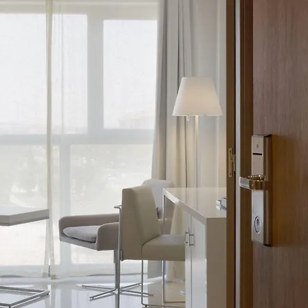 Nh Ciudad De מלון 4*