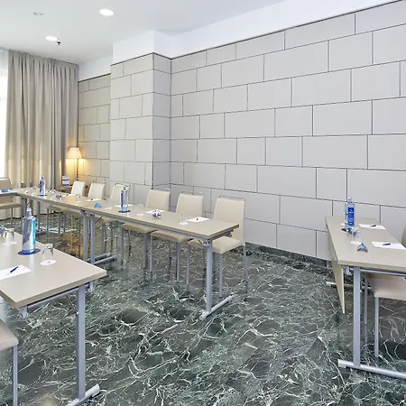 Nh Ciudad De מלון 4*