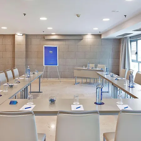 Nh Ciudad De מלון 4*