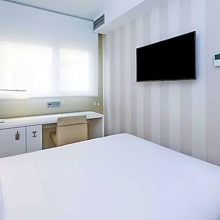 Nh Ciudad De Hotel 4*