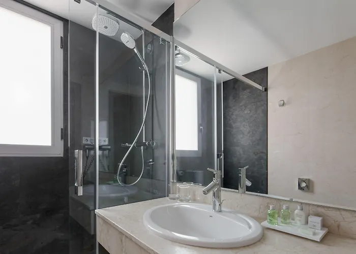 Nh Ciudad De Отель