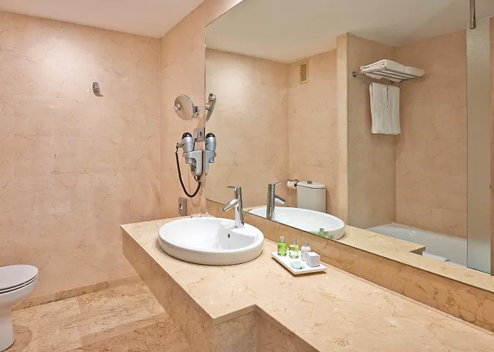 Nh Ciudad De Отель