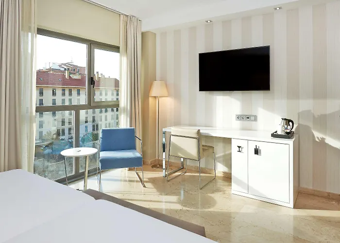 Отель Nh Ciudad De 4*