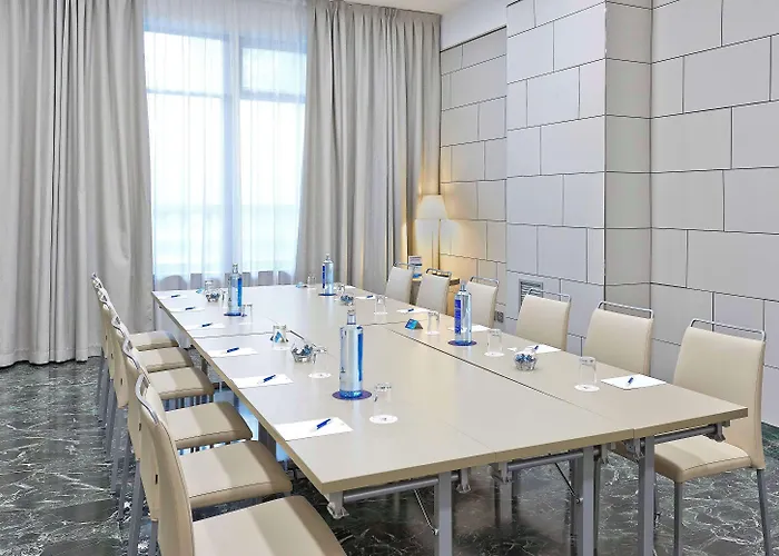 Nh Ciudad De Отель